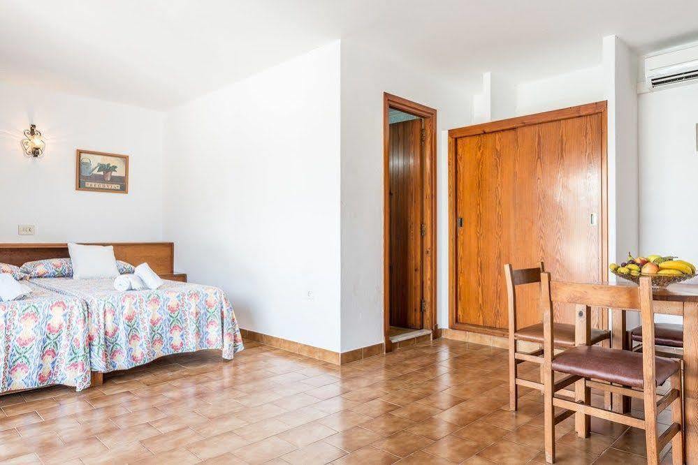 Apartamentos Orosol 2 By Typic Hotels San Antonio  Bagian luar foto