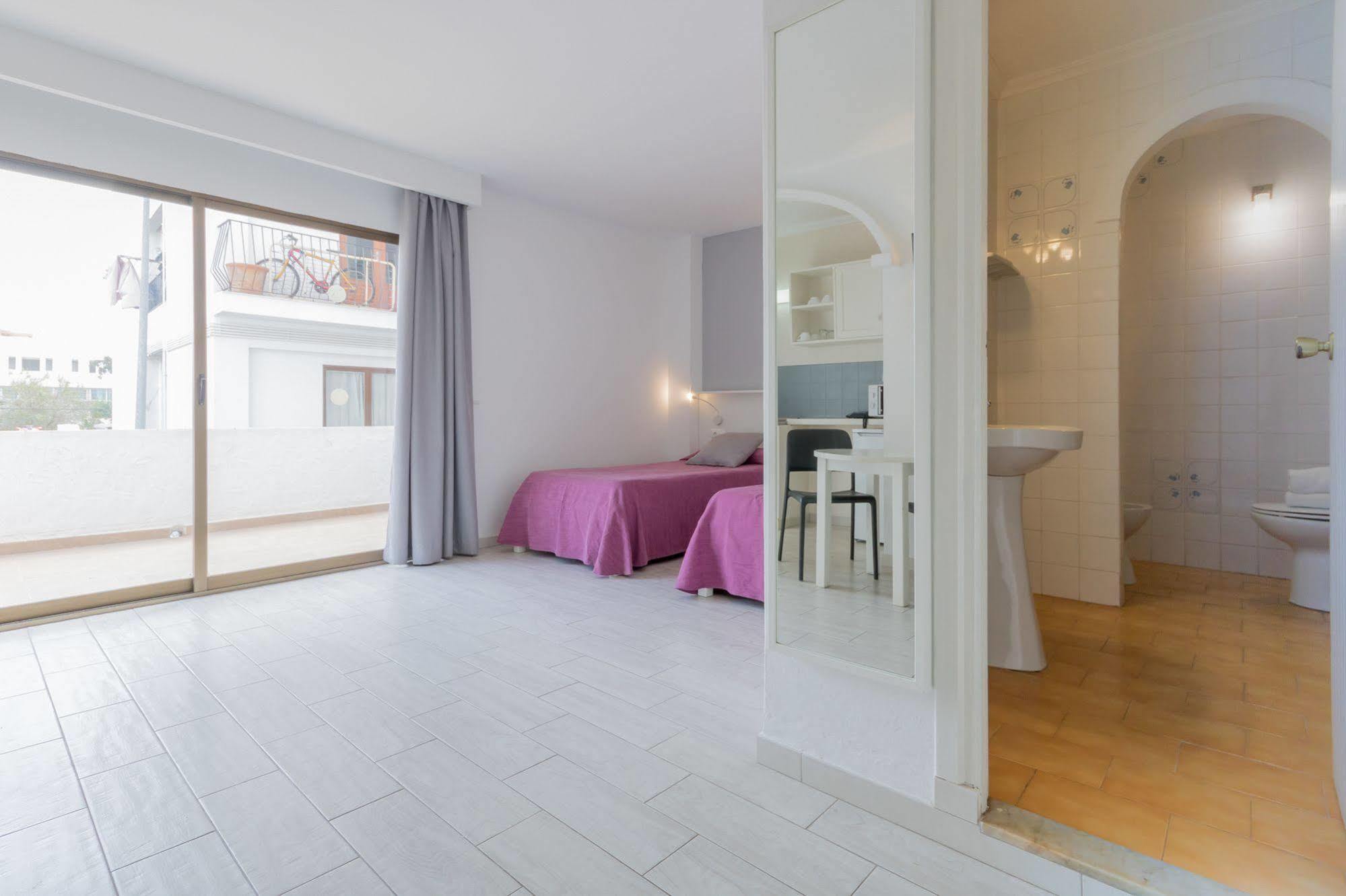 Apartamentos Orosol 2 By Typic Hotels San Antonio  Bagian luar foto