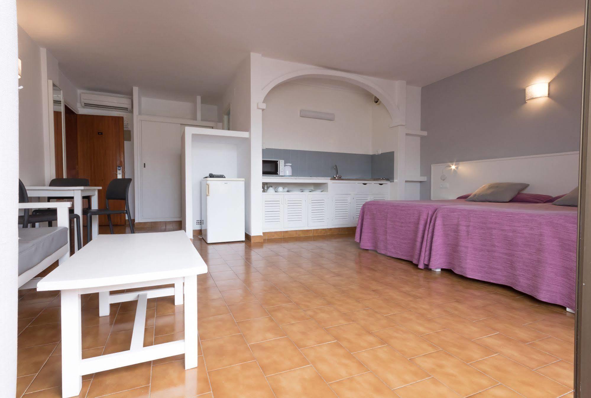 Apartamentos Orosol 2 By Typic Hotels San Antonio  Bagian luar foto