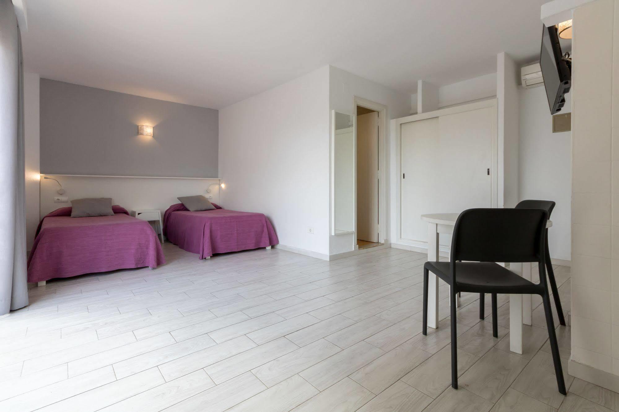 Apartamentos Orosol 2 By Typic Hotels San Antonio  Bagian luar foto