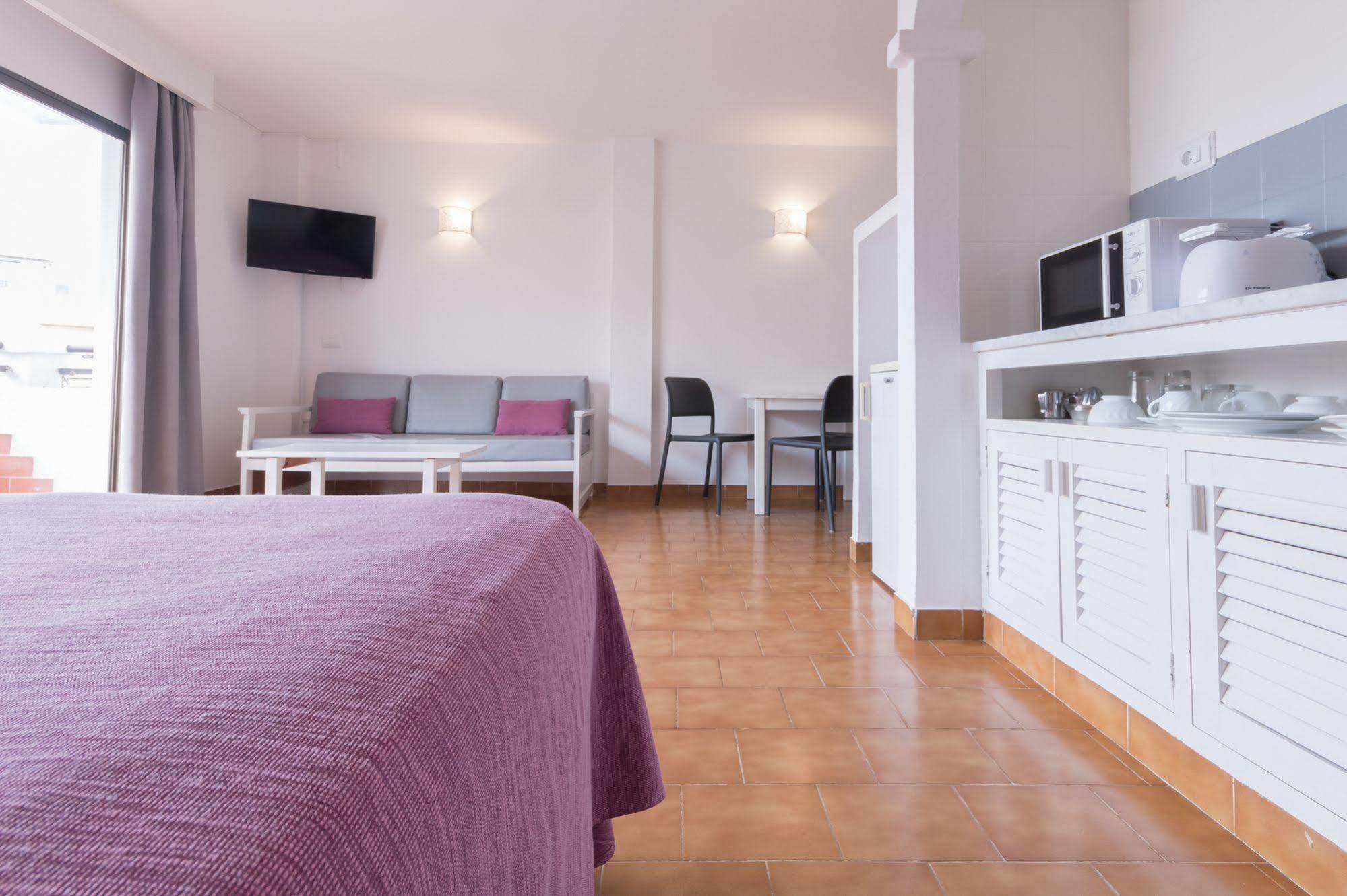 Apartamentos Orosol 2 By Typic Hotels San Antonio  Bagian luar foto